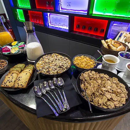 オテル アデル ＆ ジュール 4*