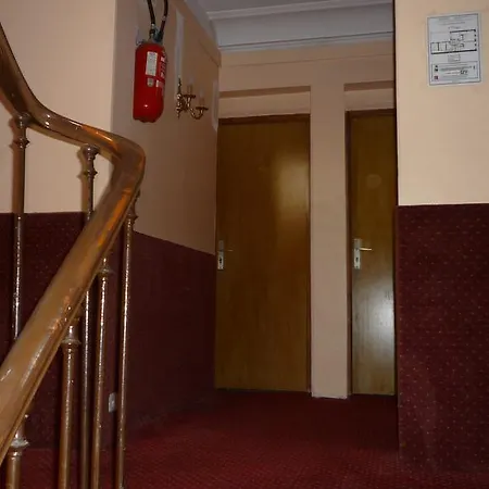 オテル アデル ＆ ジュール 4* パリ