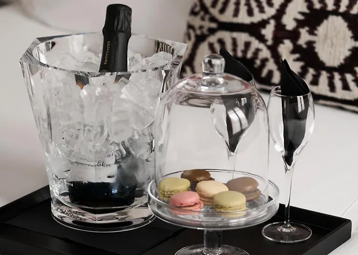 Отель Adele & Jules 4*