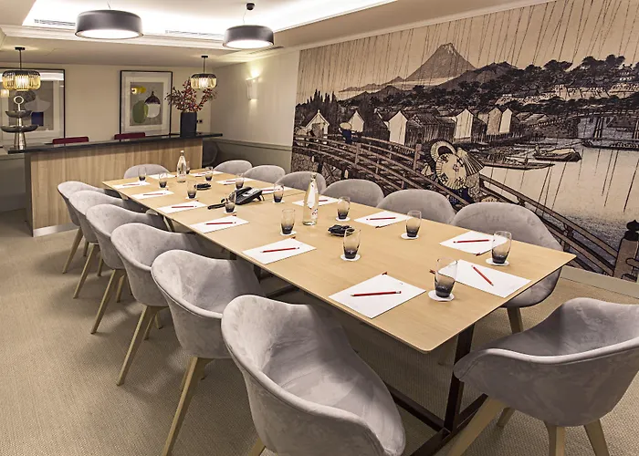 Отель Adele & Jules 4*